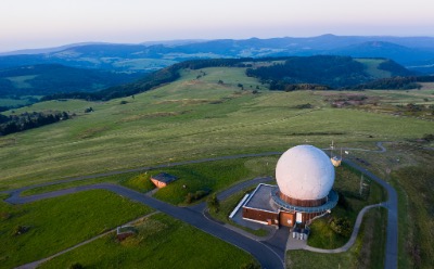 Blick über das Radom zum Pferdskopf