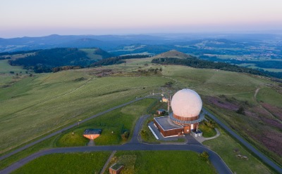 Blick über das Radom zum Pferdskopf