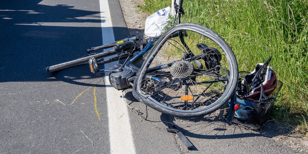 gescheitert BMW kollidiert auf L 3141 mit