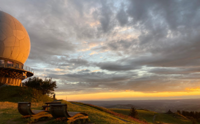 Sonnenuntergang am Radom auf der Wasserkuppe