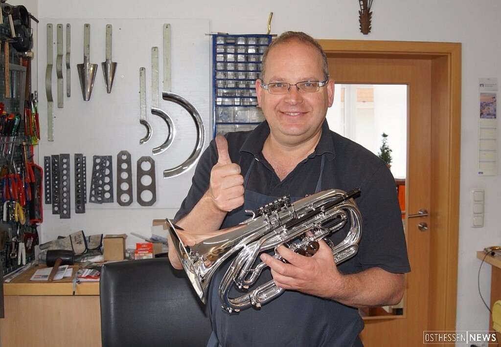 Instrumentenbauer Bernd Jestädt fertigt für jeden Musiker das passende  Blasinstrument - GROßENLÜDER - Osthessen