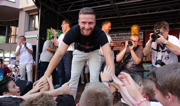 Shkodran Mustafi Auf Rathausplatz Empfangen Bebra Osthessen News