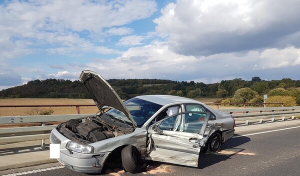 Auto Kommt Von Fahrbahn Ab Todlicher Unfall In Heldenbergen Osthessen News