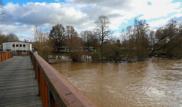 Feuerwehr Und Thw Im Einsatz Hochwasser In Osthessen Steigt Weiter An Osthessen News
