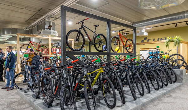 Fahrradhersteller CUBE eröffnet Laden auf 1.000 Quadratmetern -  Osthessen