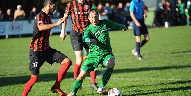 Zlatka Radic (rechts) und der Haimbacher SV behielten gegen Ferhat Celikel und Borussia die Oberhand