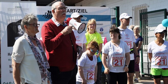 Beim Lauf 2018: Begrüßung durch Bürgermeister Manfred Weber und Initiatorin Anette Freund.