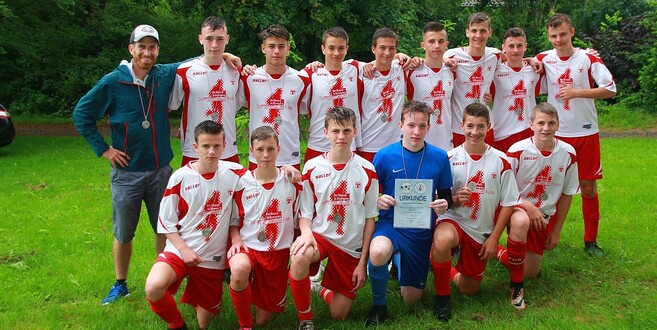 Hintere Reihe von links: Trainer Sebastian Siller, Philip Weß, Danilo Seifert, Arda Alipek, Tim Budesheim, Lennox Loetters, Lennart Vetter, Jannis Tanski, Felix Sekanina. Vordere Reihe von links: Oliver Siegfried, Hieronymus Golbach, Jan Jacobi, Philipp Bagus, Felix Weber, Leonard Rech