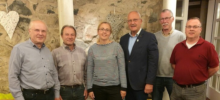 Von links: Gregor Farnung (Kassierer), Walter Bernhardt (Vertreter der privaten Zimmervermieter), Andrea Müller (Tourismus-Managerin), Manfred Helfrich (Vorsitzender), Manfred Laudenbach (Beisitzer) und Torsten Sehmisch (stellv. Vorsitzender)