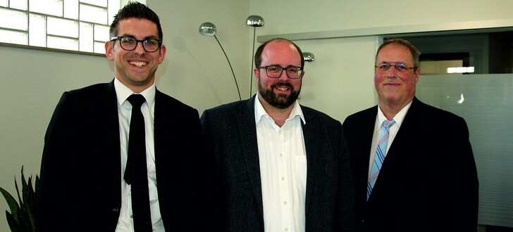 Von links: Torsten Renz, Prokurist der Raiffeisenbank eG Großenlüder, Matthias Kübel, Bürgermeister der Gemeinde Bad Salzschlirf, Jürgen Pfeiffer, Kundenberater der Raiffeisenbank eG Großenlüder