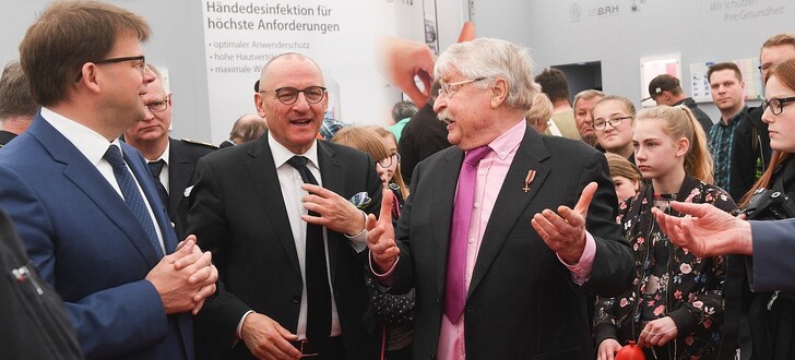 Die Gespräche laufen zwischen Oberbürgermeister Dr. Heiko Wingenfeld (links), IKR-Chef Manfred Hommel (Mitte) und Messeorganisator Dieter Udolph