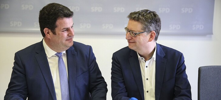 Bundearbeitsminister Hubertus Heil (links) und SPD-Vize-Bundesvorsitzender und Hessen-Chef Thorsten Schäfer-Gümbel bei der Pressekonferenz
