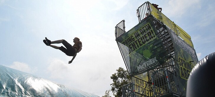 In den Sommerferien 2015 war der Free-Fall-Tower eine beliebte Attraktion auf dem Hoherodskopf. Die 12-jährige Sina bezahlte den Fall jedoch mit ihrem Leben.