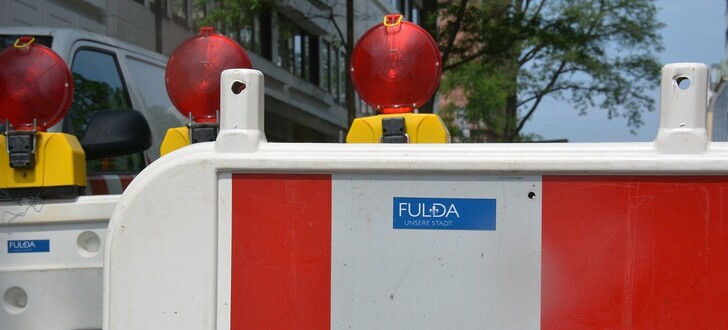 Die Schlossstraße wird für Baumaßnahmen verengt und somit schwieriger zu befahren sein